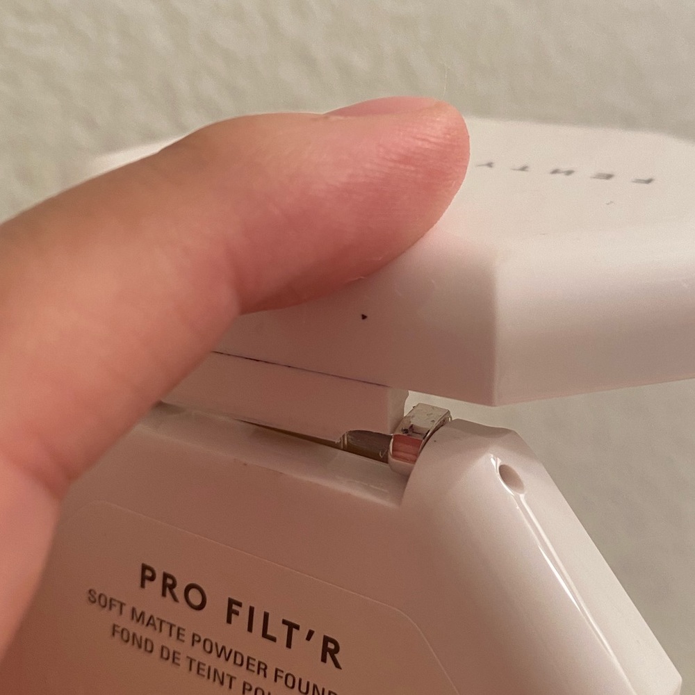 Fenty Beauty Powder - Picture 5 of 12